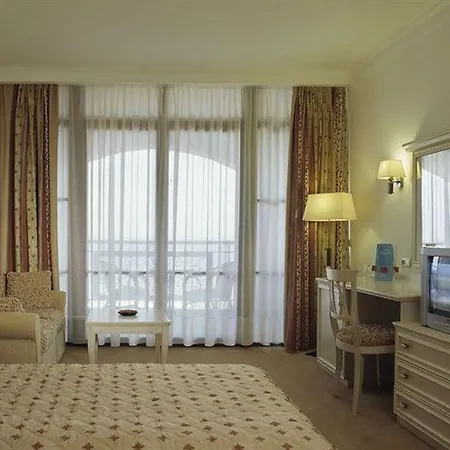 Helena Park ساني بيتش