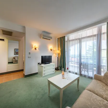 Helena Park منتجع