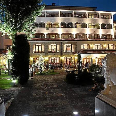 Helena Park 5* Napospart